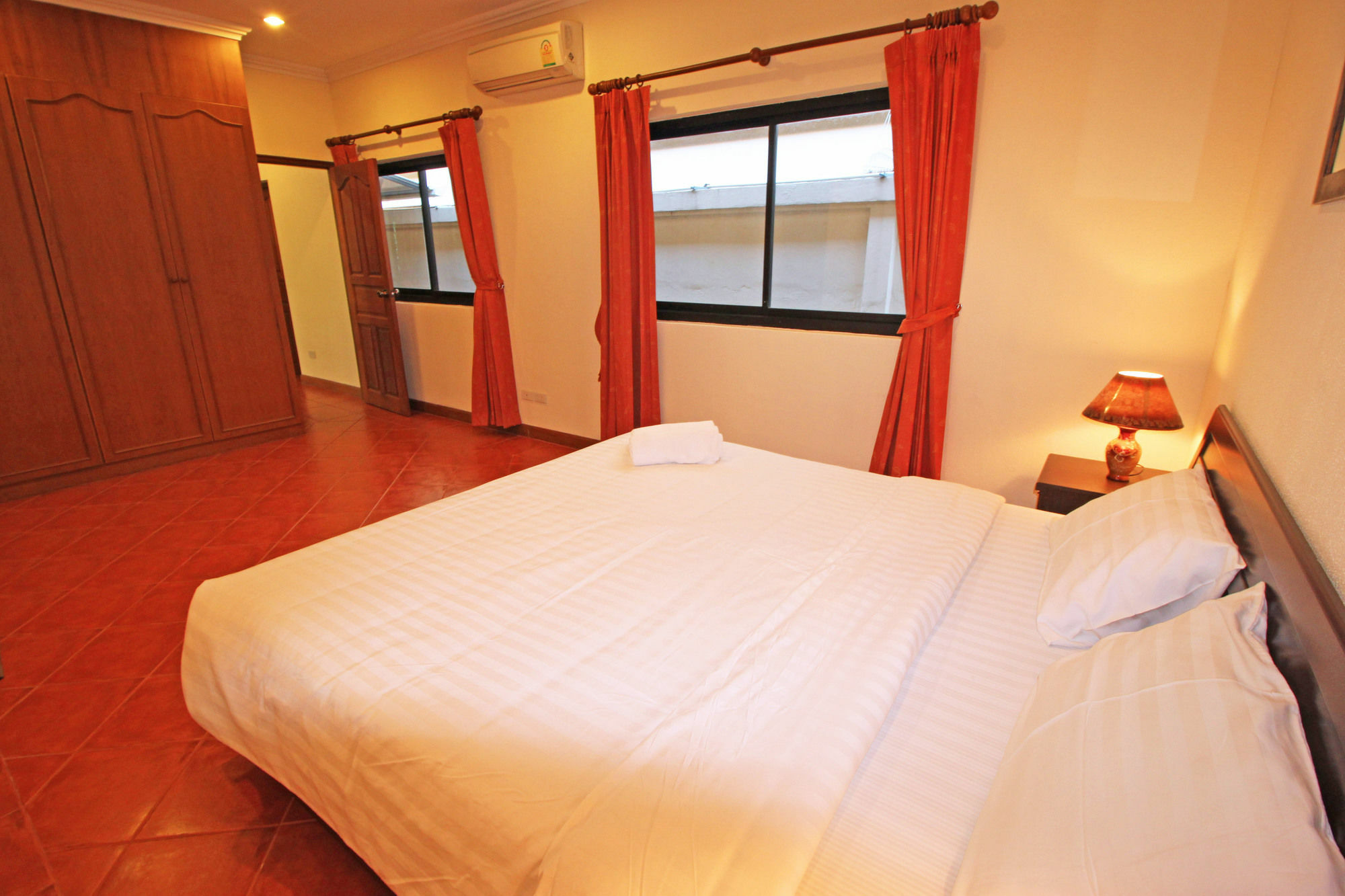 Cosy Beach Pool Villas By Pattaya Sunny Rentals Exterior foto